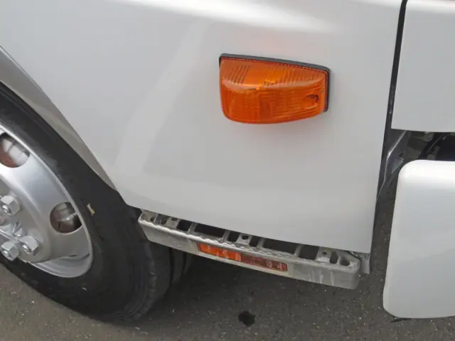 運転席ドア下部に板金修理されています。|日野 レンジャー TKG-FC9JCAA(2WD)の写真14