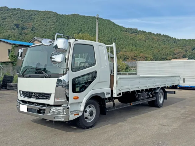 フロント周り、メッキパーツで飾っています。|三菱 ファイター 2KG-FK62F(2WD)の写真1