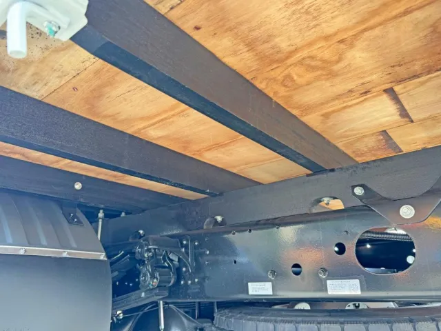 シャーシとネタの状態です。(縦ネタ・横ネタは木製です)|三菱 ファイター 2KG-FK62F(2WD)の写真6