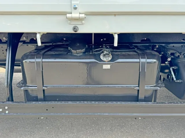 燃料タンクは200Lです。|三菱 ファイター 2KG-FK62F(2WD)の写真14