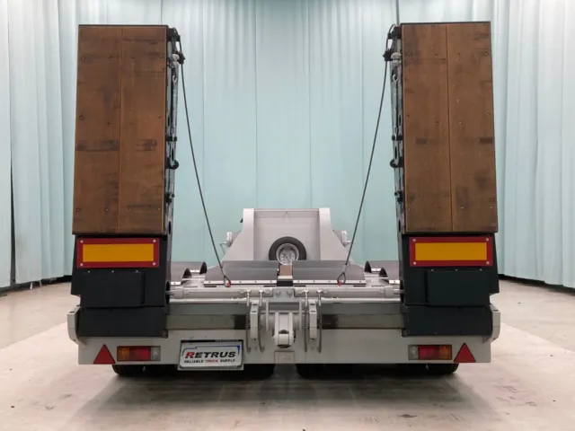 歩みはオートスライド機能付きです。(歩みを広げた状態です)|トレクス  PMR440BUの写真16