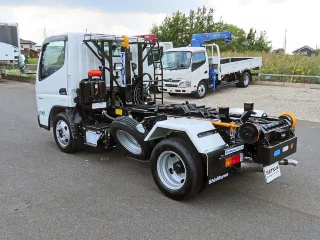 三菱 キャンター 2RG-FBAV0(2WD)の写真3