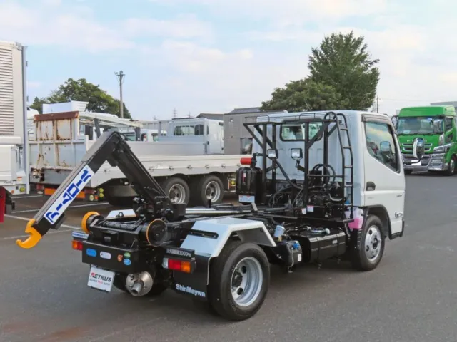 三菱 キャンター 2RG-FBAV0(2WD)の写真4