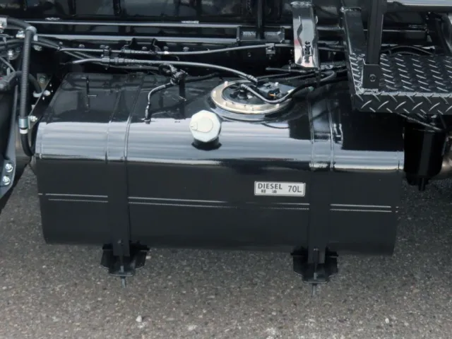 燃料タンクは70Lです。|三菱 キャンター 2RG-FBAV0(2WD)の写真11