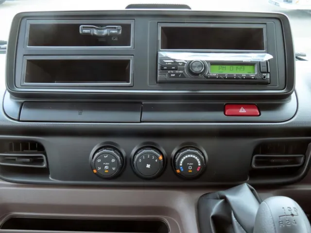 パネル周りの状態です。|三菱 キャンター 2RG-FBAV0(2WD)の写真14