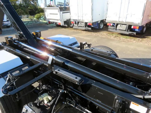 ツインシリンダーです。|三菱 キャンター 2RG-FBAV0(2WD)の写真7