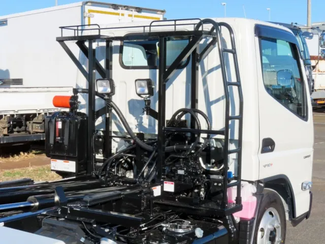 キャブバックステップの状態です。|三菱 キャンター 2RG-FBAV0(2WD)の写真9