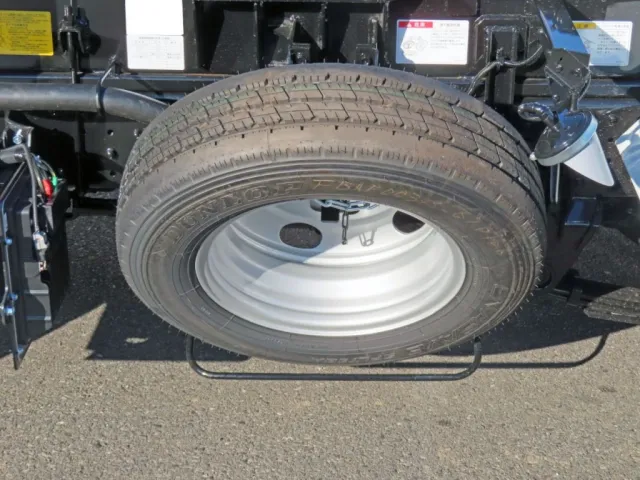 スペアタイヤ付きです。|三菱 キャンター 2RG-FBAV0(2WD)の写真10