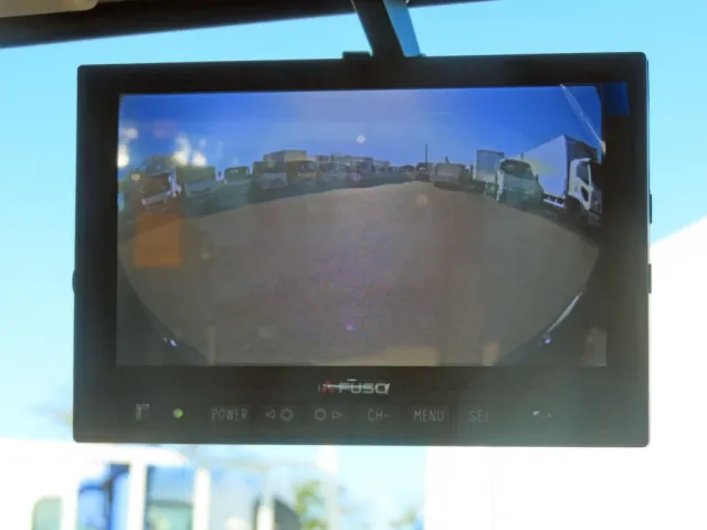 液晶バックモニター付きです。|三菱 キャンター 2RG-FBAV0(2WD)の写真12