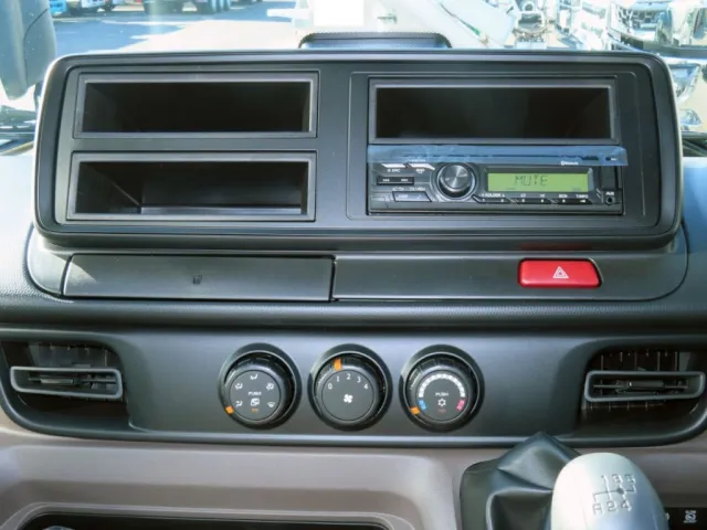 パネル周りの状態です。|三菱 キャンター 2RG-FBAV0(2WD)の写真14