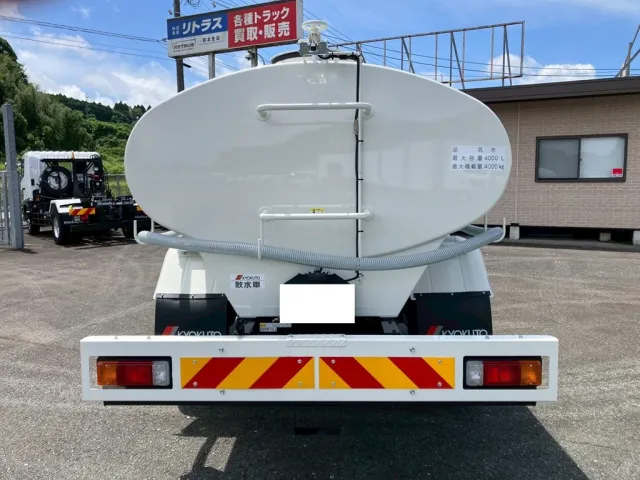 積載物は水です。|日野 デュトロ 2KG-XZU700M(2WD)の写真10