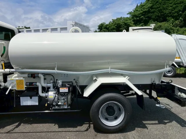 タンクの外観状態です。（助手席側）|日野 デュトロ 2KG-XZU700M(2WD)の写真11