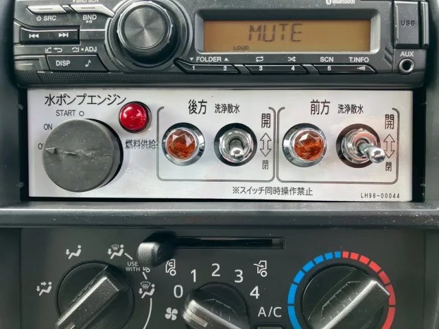 散水スイッチです。|日野 デュトロ 2KG-XZU700M(2WD)の写真23