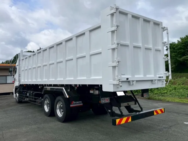 リアフェンダーはステンレス製です。|日野 プロフィア 2DG-FS1AHEの写真3