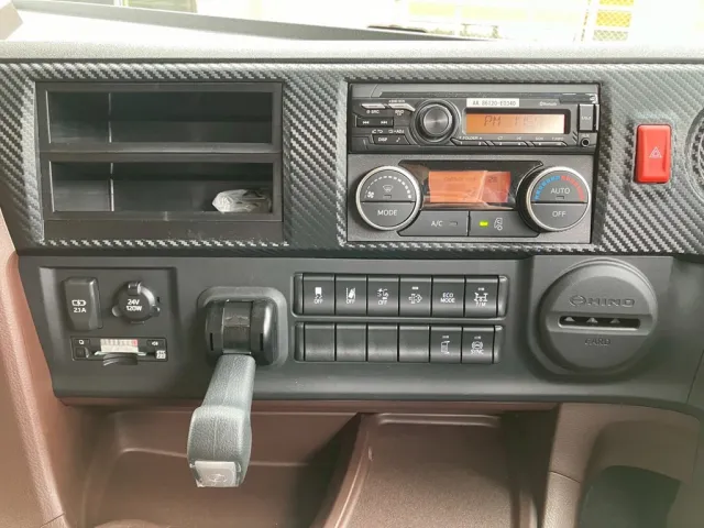 インパネ周りの状態です。|日野 プロフィア 2DG-FS1AHEの写真21
