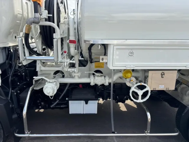 配管の状態です。|日野 デュトロ 2KG-XZU700M(2WD)の写真16