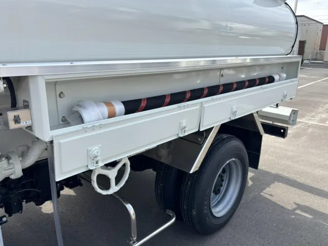 ホース付きです。(左側)|日野 デュトロ 2KG-XZU700M(2WD)の写真20
