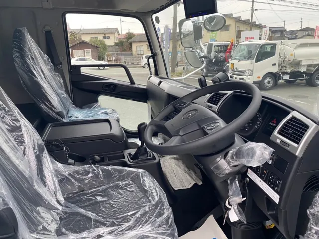 室内|三菱 ファイター 2KG-FK65F(2WD)の写真7