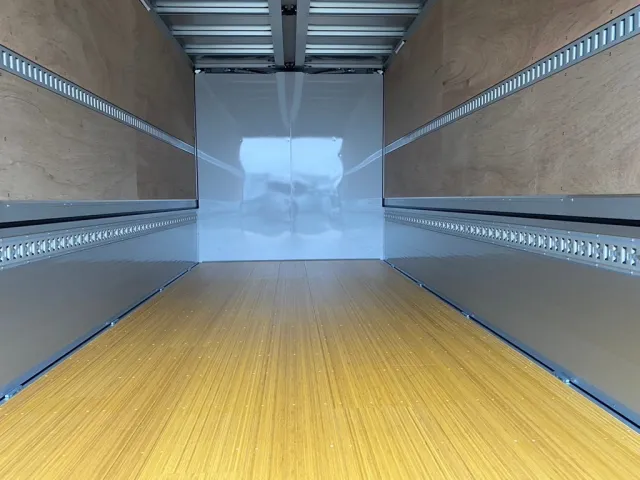 床面、ラッシングレールは2段です|三菱 ファイター 2KG-FK65F(2WD)の写真10