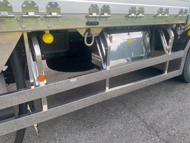 ステンレス工具箱、後方にフェリーフックが付いてます|日野 プロフィア 2DG-FR1AHCの写真13