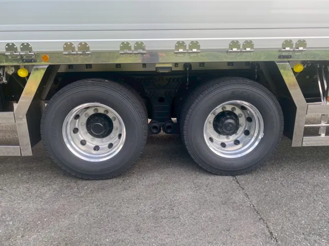 リアフェンダーは袴型です|日野 プロフィア 2DG-FR1AHCの写真14