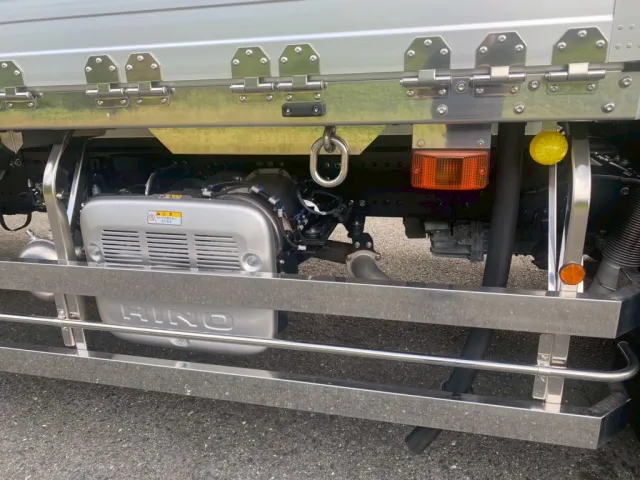 丁番はステンレスのW丁番、前方にフェリーフックが付いてます|日野 プロフィア 2DG-FR1AHCの写真15