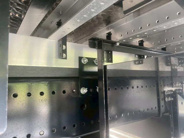 シャシとネタ組の状態(ネタは縦横共にアルミです)|日野 プロフィア 2DG-FR1AHCの写真16