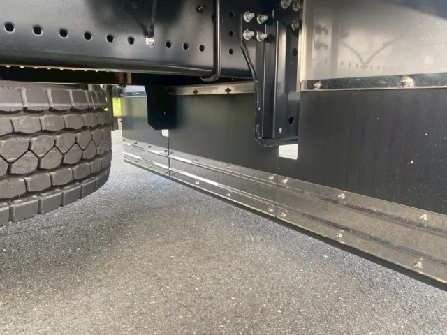 リアの泥除けは1列になってます|日野 プロフィア 2DG-FR1AHCの写真17