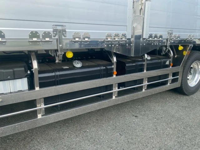 燃料タンクは300L×2本|日野 プロフィア 2DG-FR1AHCの写真19