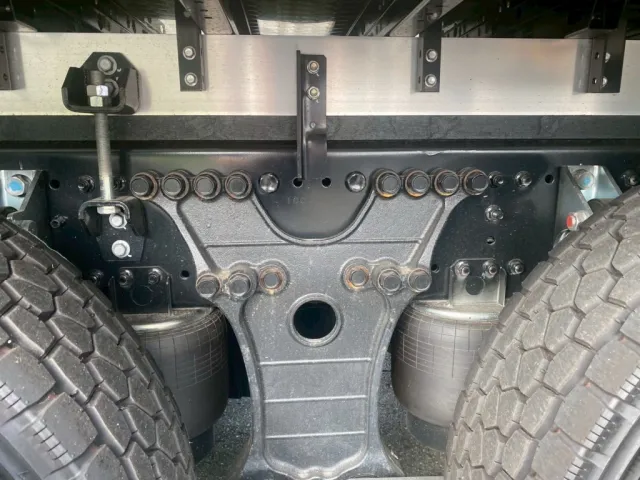 リアエアサス廻り|日野 プロフィア 2DG-FR1AHCの写真20