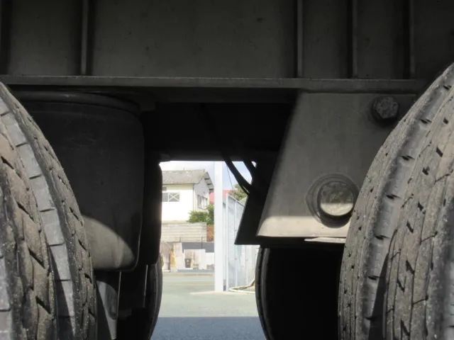 リアエアサス廻りの状態|トレクス  PFB34118改の写真5