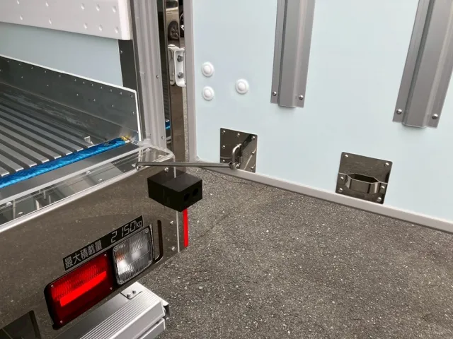 運転席ドアのストッパーの状態です。|日野 レンジャー 2KG-FD2ABG(2WD)の写真11