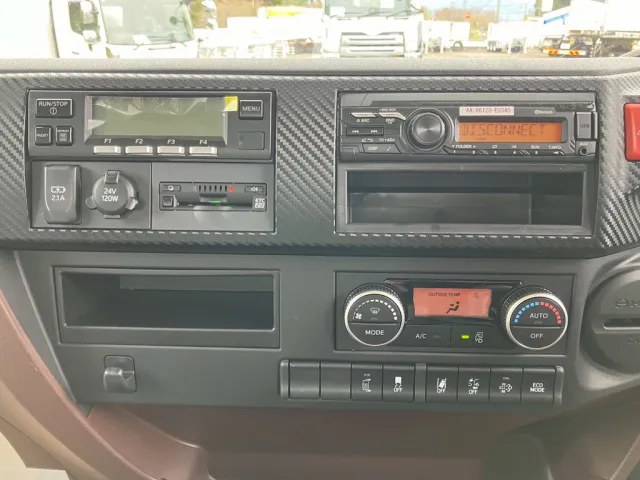 インパネ周りの状態です。|日野 レンジャー 2KG-FD2ABG(2WD)の写真31