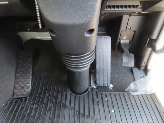 2ペダルです。|三菱 スーパーグレート 2PG-FV84VZの写真27