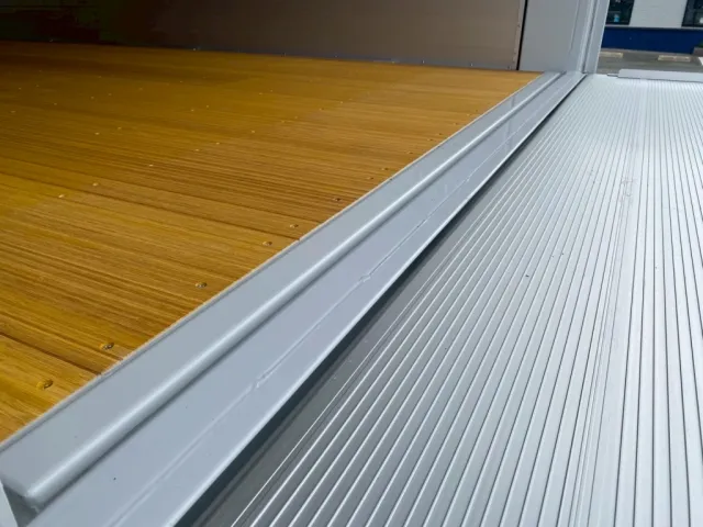 ボディーとゲートのクリアランス|三菱 ファイター 2KG-FK65F(2WD)の写真7