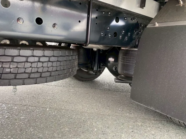 リアエアサスです|三菱 ファイター 2KG-FK65F(2WD)の写真8