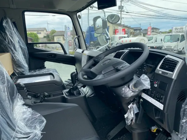 室内|三菱 ファイター 2KG-FK65F(2WD)の写真15