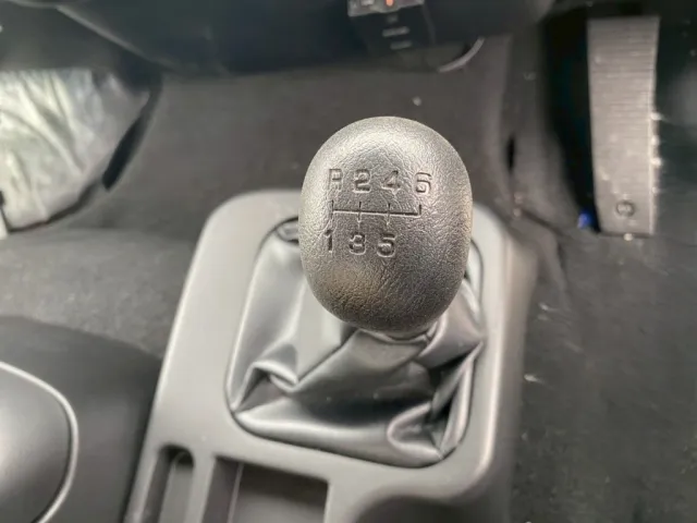 6速マニュアルです|三菱 ファイター 2KG-FK65F(2WD)の写真16