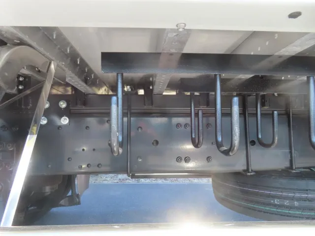 シャーシとネタの状態です。(縦ネタは鉄製で横ネタはアルミ製です)|三菱 スーパーグレート 2PG-FU74HZの写真7