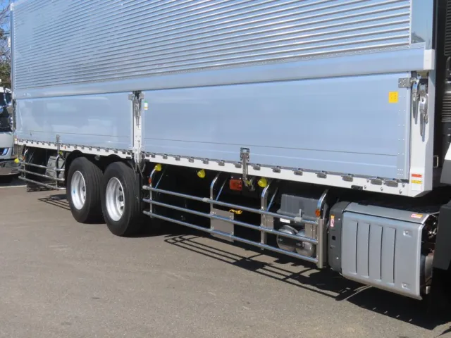 ウイング/あおりロック及びハンドル・あおり丁番・サイドバンパーはステンレス製です。|三菱 スーパーグレート 2PG-FU74HZの写真11