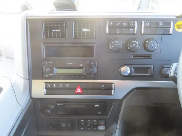 インパネ周りの状態です。|三菱 スーパーグレート 2PG-FU74HZの写真18