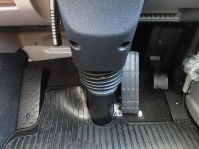 2ペダルです。|三菱 スーパーグレート 2PG-FU74HZの写真20