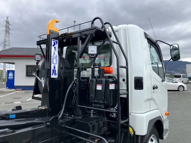 キャブバックステップの状態です。|三菱 ファイター 2KG-FK72F(2WD)の写真8