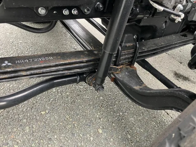 左フロント足周りに置き錆があります。|三菱 ファイター 2KG-FK72F(2WD)の写真15