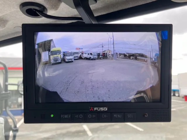 液晶バックモニター付きです。|三菱 ファイター 2KG-FK72F(2WD)の写真18