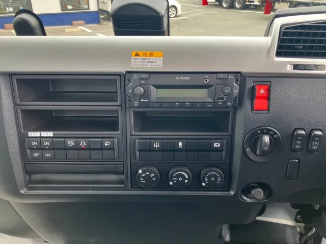 インパネ周りの状態です。|三菱 ファイター 2KG-FK72F(2WD)の写真20