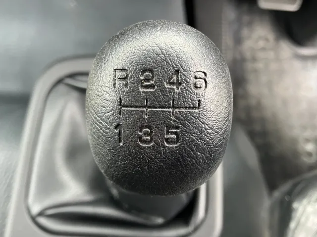 MT6速です。|三菱 ファイター 2KG-FK72F(2WD)の写真21