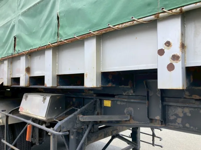 右側のコボレーンシートにも破れが有ります|東邦  TF2523改の写真25