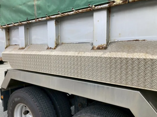 アルミのフェンダーカバーの縦柱部にサビが有ります|東邦  TF2523改の写真26