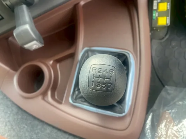 7速MTです|日野 プロフィア 2DG-FS1AGEの写真12